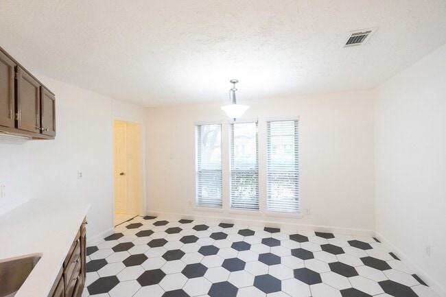 Building Photo - 1314 Frontier Ln