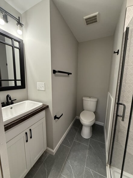 Full Bath 2 - 513 Bernard Ave