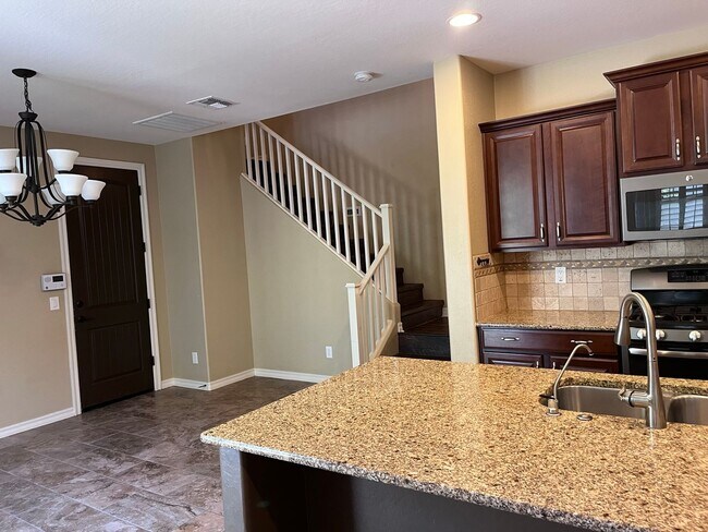 Building Photo - 1046 S Annie Ln