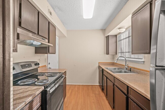 Building Photo - 6701 Sands Point Dr