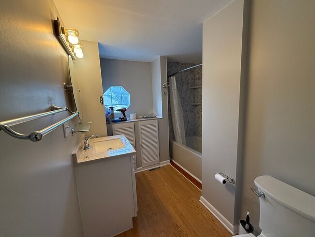 Building Photo - 4 bedroom house for rent