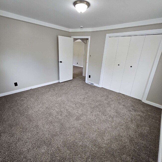 Building Photo - A cozy 2-bedroom, 1-bath home in the heart...