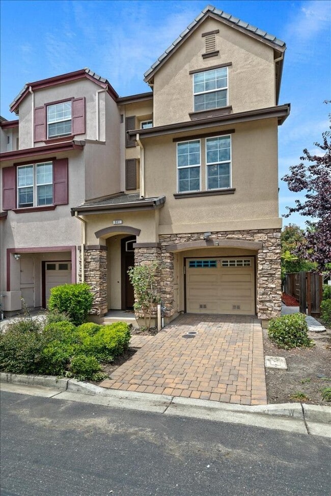 Building Photo - 501 Sugar Maple Ln
