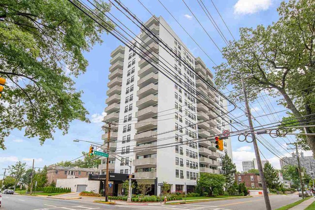 Building Photo - 1600 Center Ave