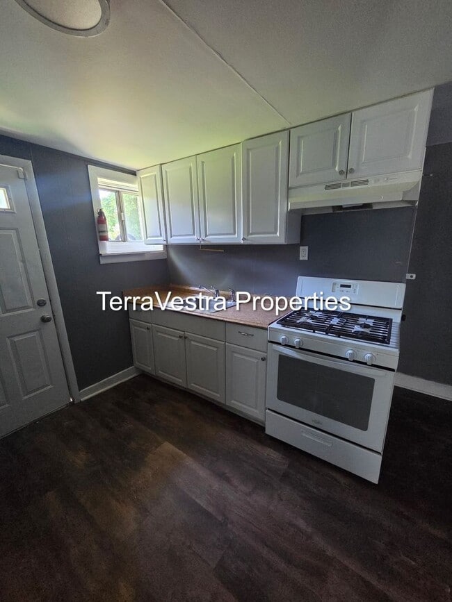 Building Photo - Single Family in Paulsboro! Eligible for $500 Security Deposit.