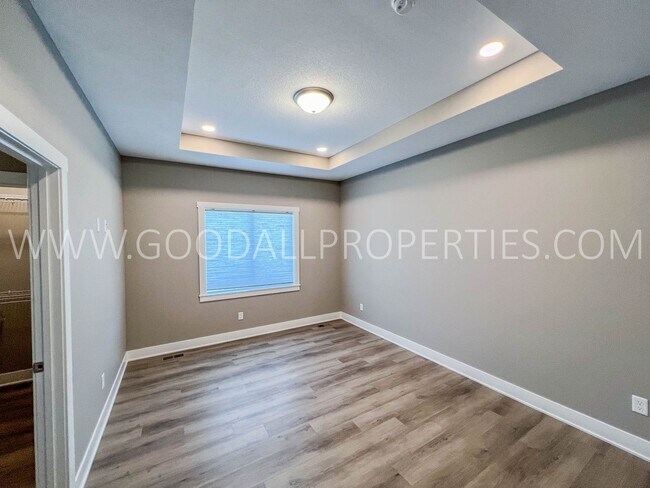 Building Photo - 4 bedroom 3 bathroom Ranch style home with finished basement in Waukee