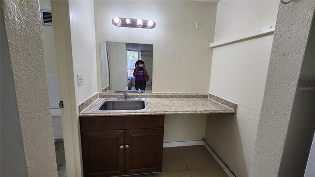 Building Photo - 7900 S Orange Blossom Trail