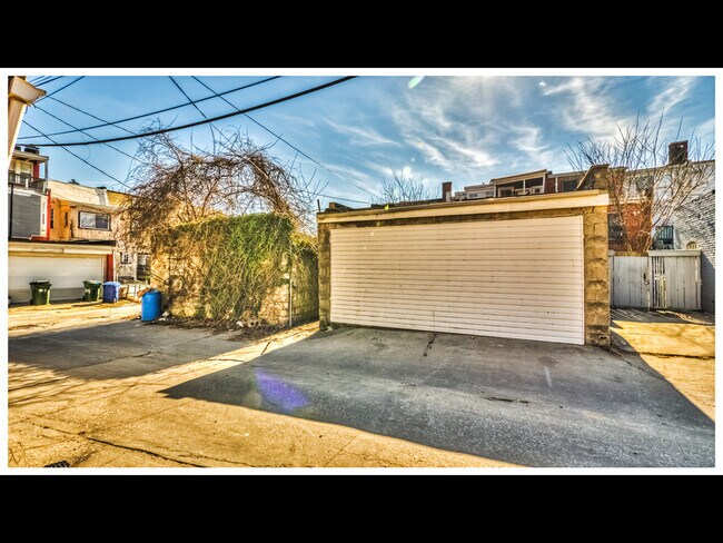 Building Photo - 810 Brooks Ln