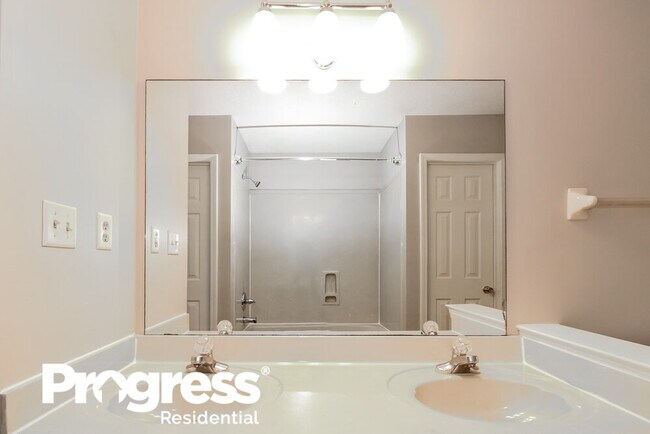 Building Photo - 5715 Riverhead Ave