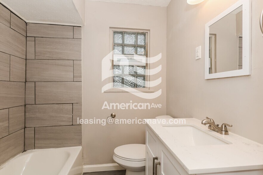 Building Photo - 1543 Vancouver Dr