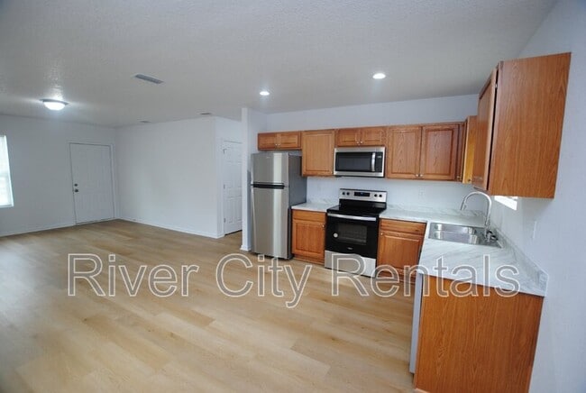 Building Photo - 5621 Overlook Dr E