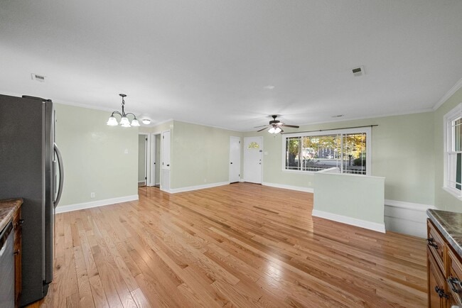 Building Photo - 3026 Lintwood Dr