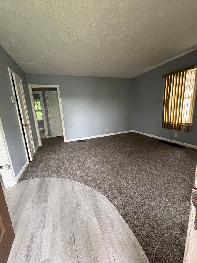 Building Photo - 2 Bedroom Home in Dayton