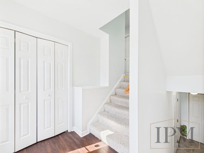 Building Photo - Available Now - 3 Bedroom Home in Dallasto...