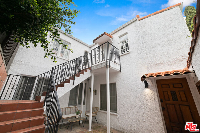 Building Photo - 239 S Doheny Dr
