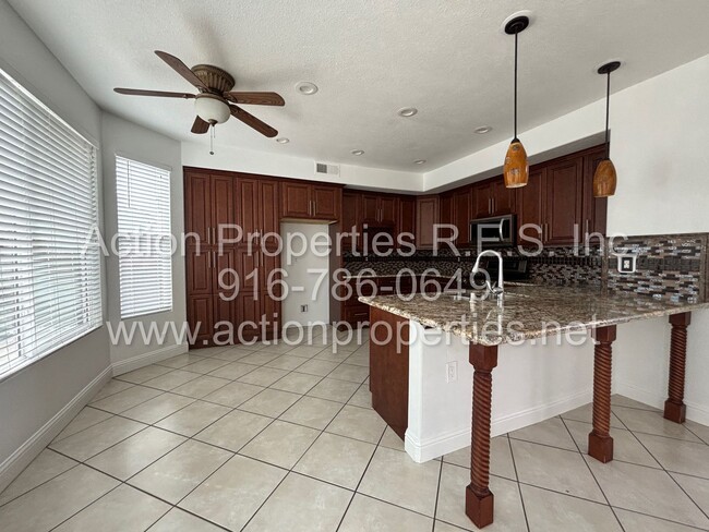 Building Photo - Spacious 4 Bed, 2.5 Bath + Office - Tesla ...