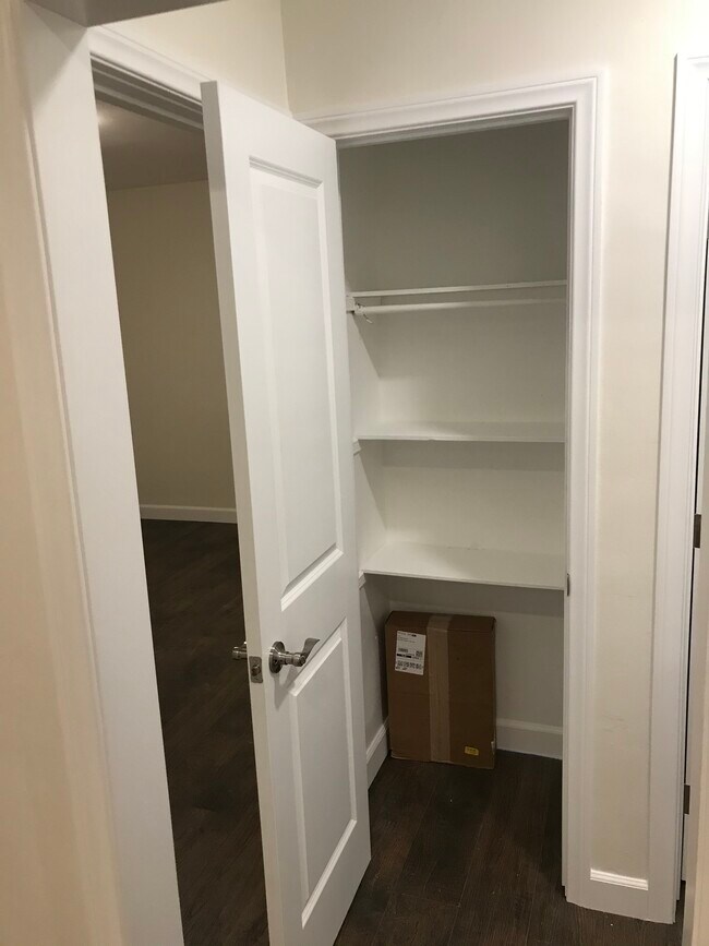 Building Photo - 3209 W 153rd St