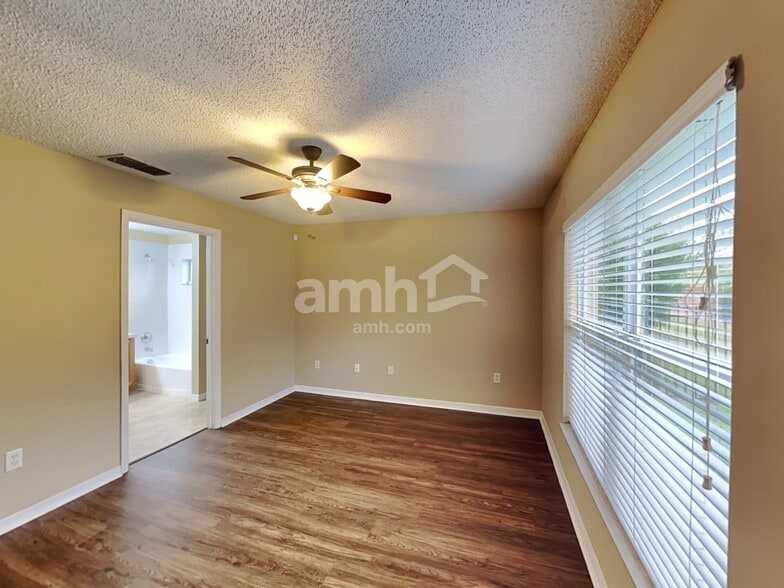 Building Photo - 15333 Harrowgate Way