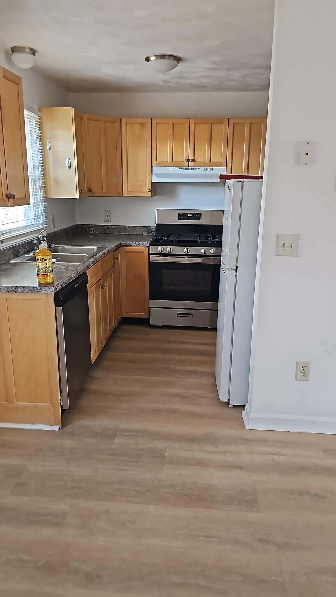 Building Photo - 10 East St