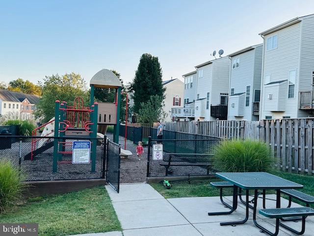 Building Photo - 15811 Bobolink Dr