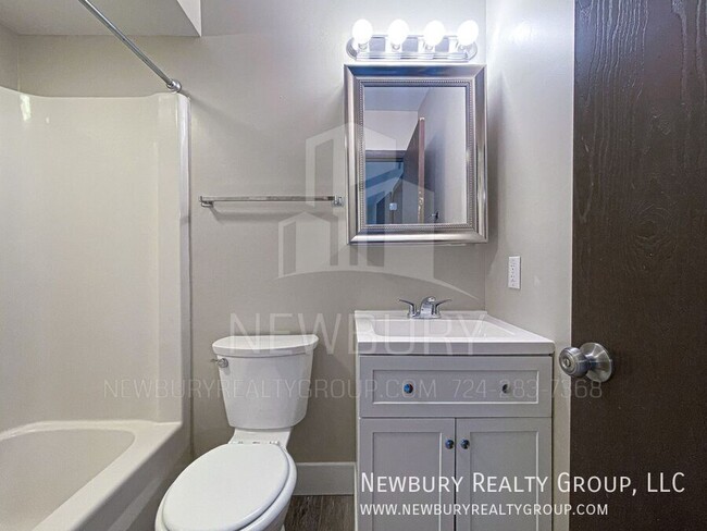 Building Photo - 16 Clearview Meadows