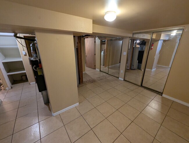 Building Photo - Spacious 6-Bedroom Home in Desirable Rocky...