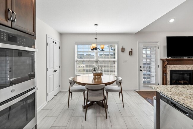 Building Photo - 222 Cooper River Wy