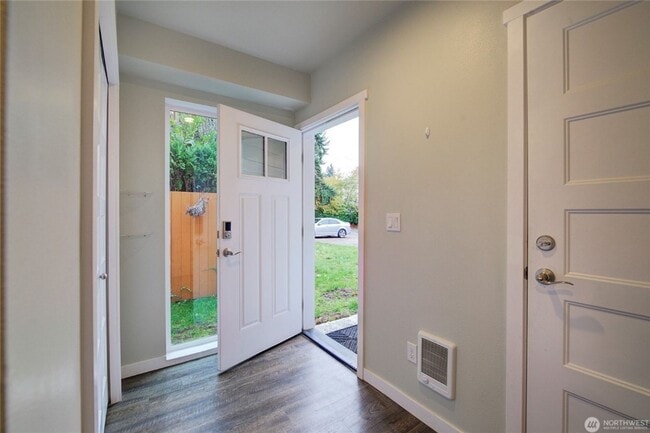 Building Photo - 3Bd/2.5Ba Kirkland Townhouse