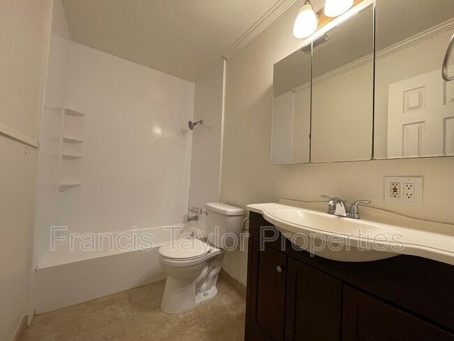 Building Photo - 551 N Citrus Ave