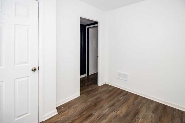 Building Photo - 17645 Lakeport Ave