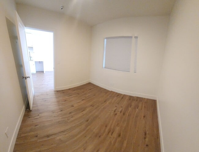 Building Photo - 7 Bedroom 3 bath home close to POLY!!!!