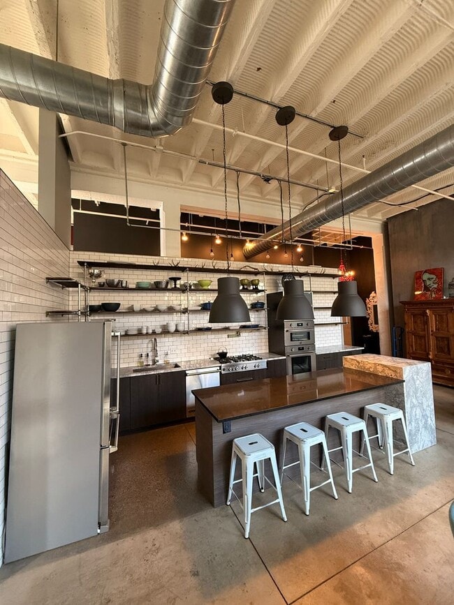 Building Photo - Fully Furnished!! Ready NOW! Sleek & Modern