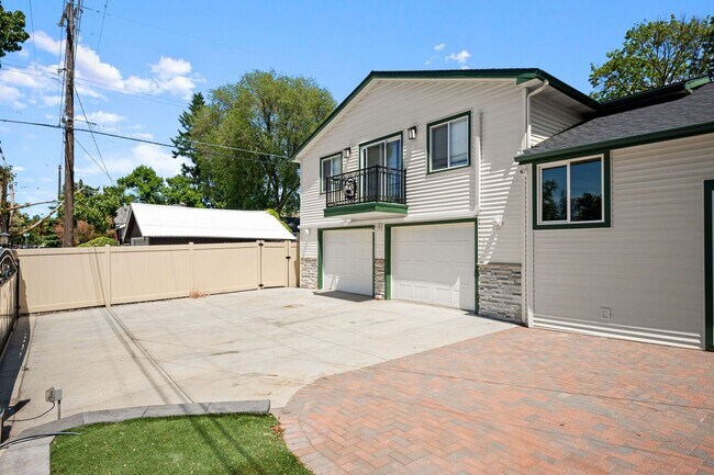 Building Photo - Beautiful Audubon 5 Bedroom Home! - Available now!