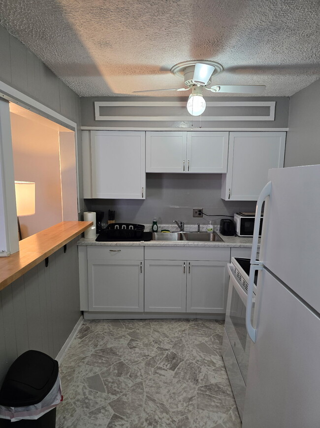 Building Photo - 309 S Van Doren St