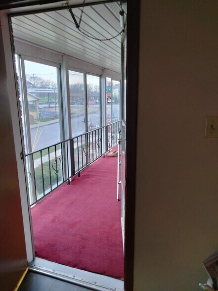 View of balcony from entrance - 7 Garfield Ave