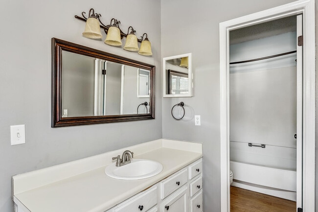 Building Photo - 4606 Lennox Pl