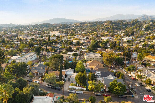 Building Photo - 6031 Mesa Ave