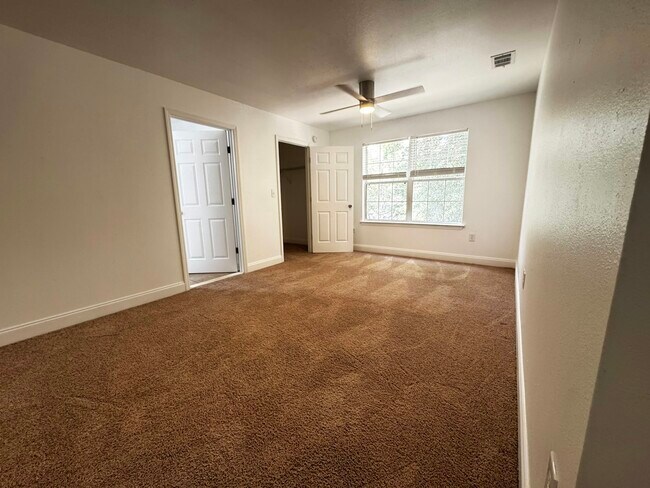 Building Photo - 102 White Dr