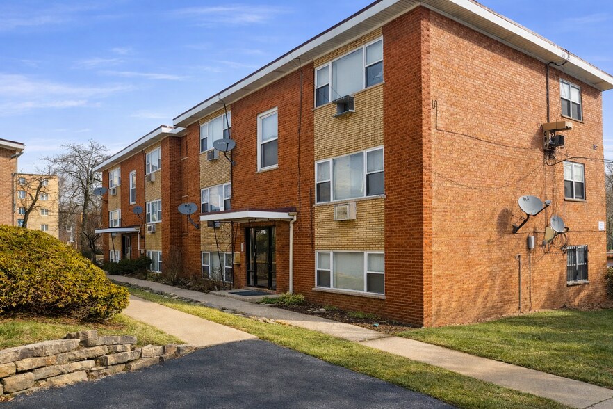 Building Photo - 2027 W 111th St