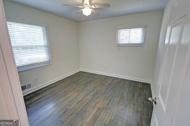 Building Photo - 4985 Crowe Dr SE