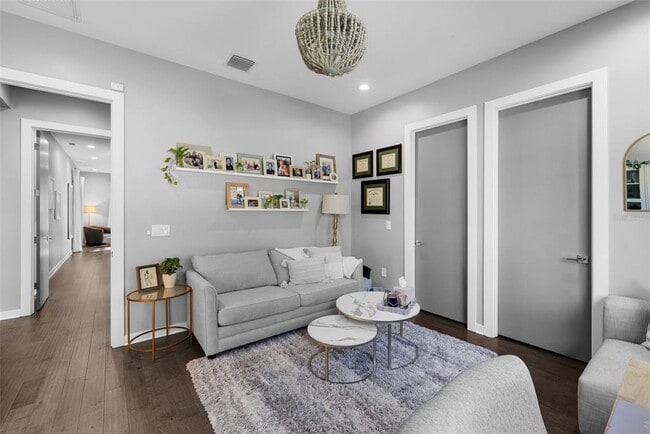 Building Photo - 3624 S Gardenia Ave