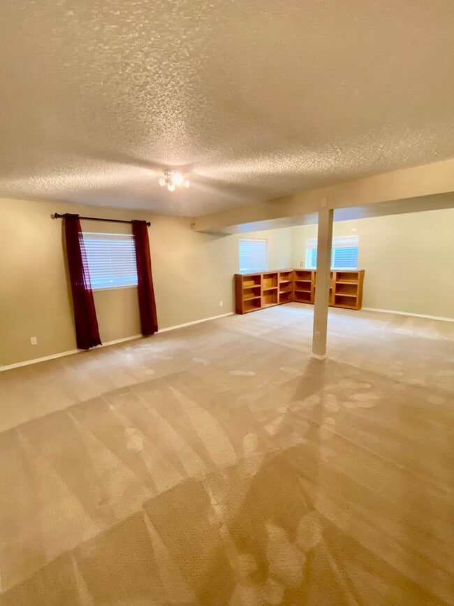 Building Photo - 4 Bedrooms on Corner Lot in 80920!  Dog Friendly!