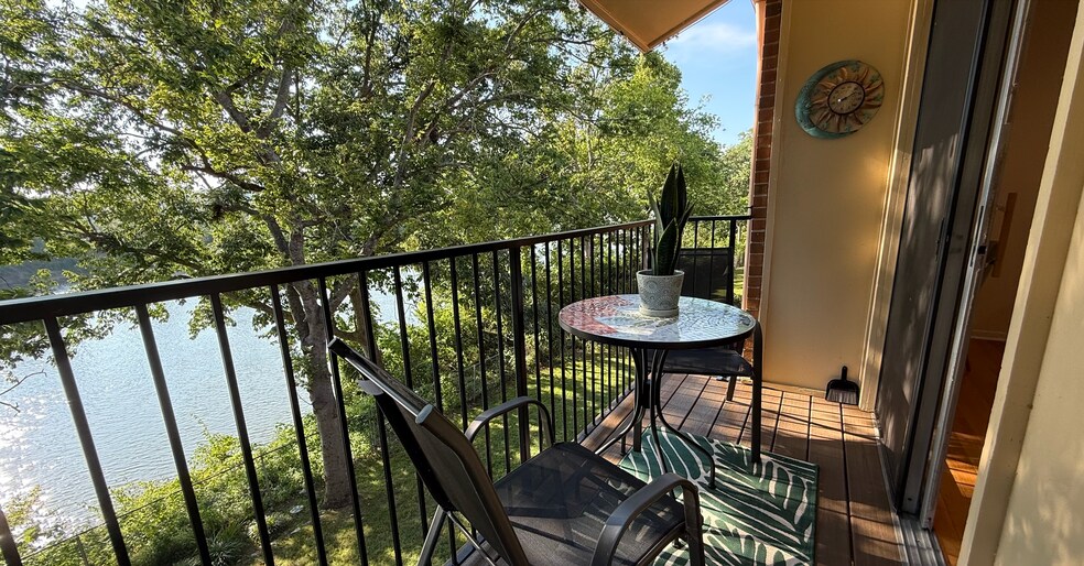 Balcony - 515 Basswood Ave