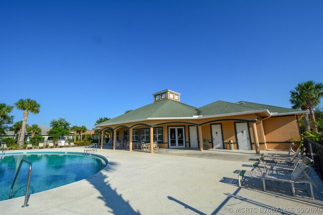 Building Photo - 1825 Sandhill Crane Dr