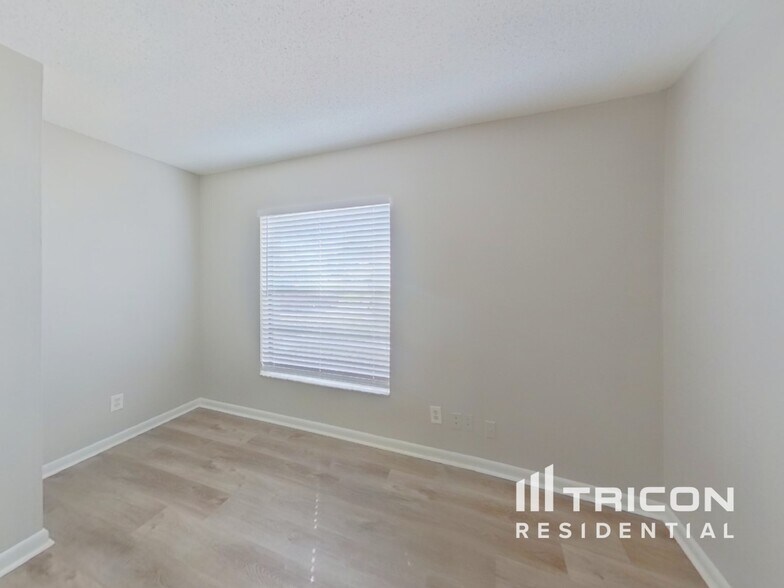 Building Photo - 4715 Grove Point Dr