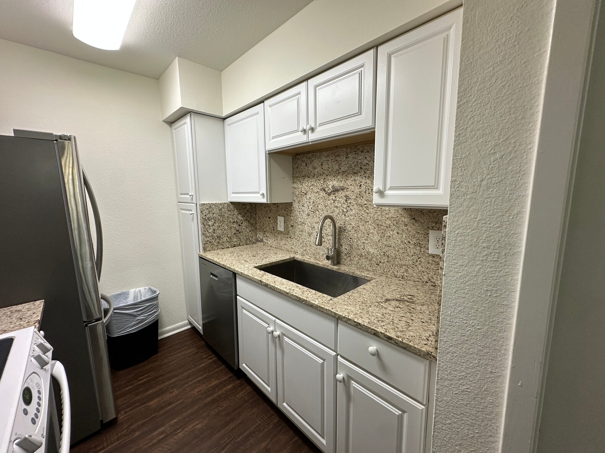 Building Photo - 8523 Hearth Dr