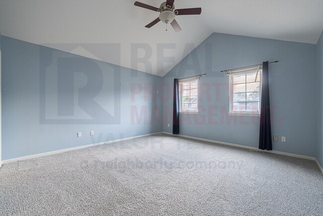 Building Photo - Beautifully maintained 3 Bed 2 Bath Home i...