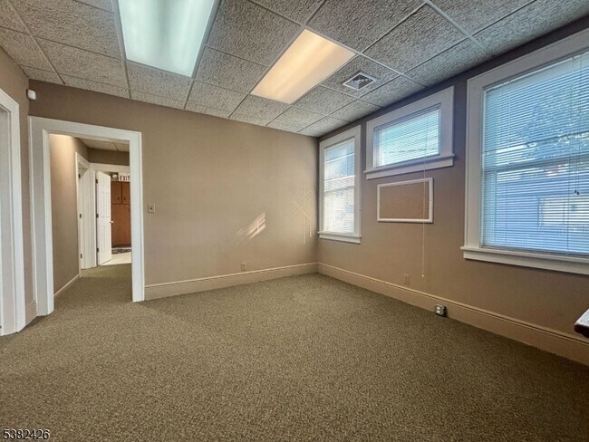 Building Photo - 546 Washington Ave