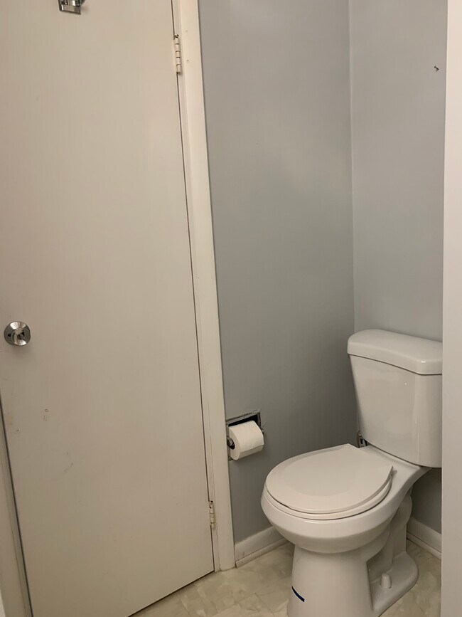 Building Photo - 231 Canal Park Dr