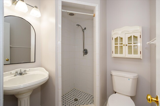 Building Photo - 614 Georgetown Dr